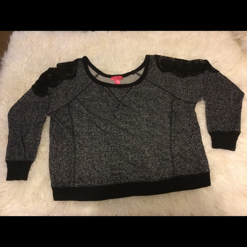 Mix & Co top lace on sleeves black size 1X